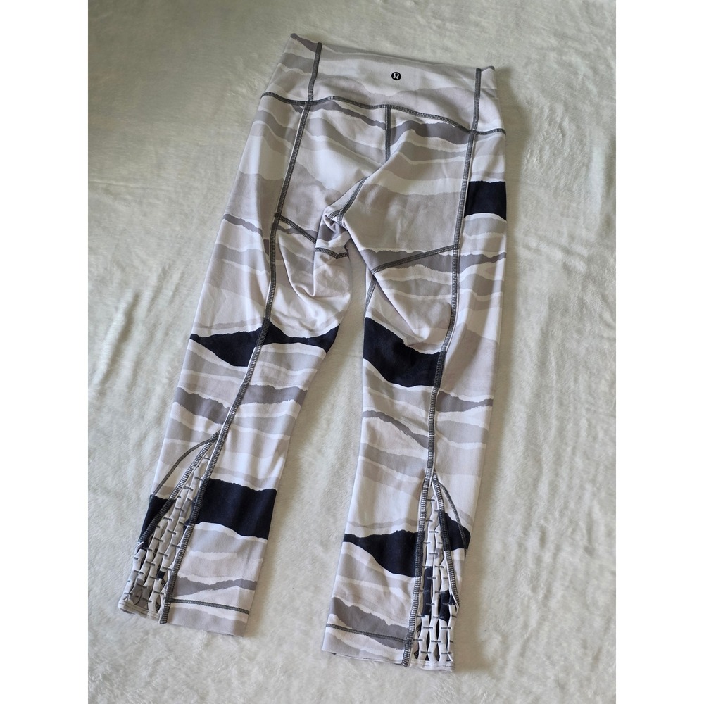 Lululemon High Rise Crop Leggings Grey Black Wave Print Lattice Hem Best Size 4